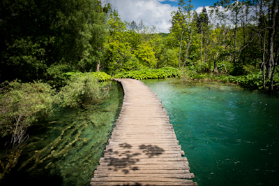 One of the wooden walkways over the lakes